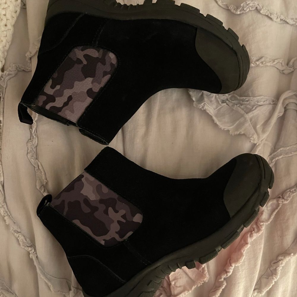 Lands End sz13 toddler boots
